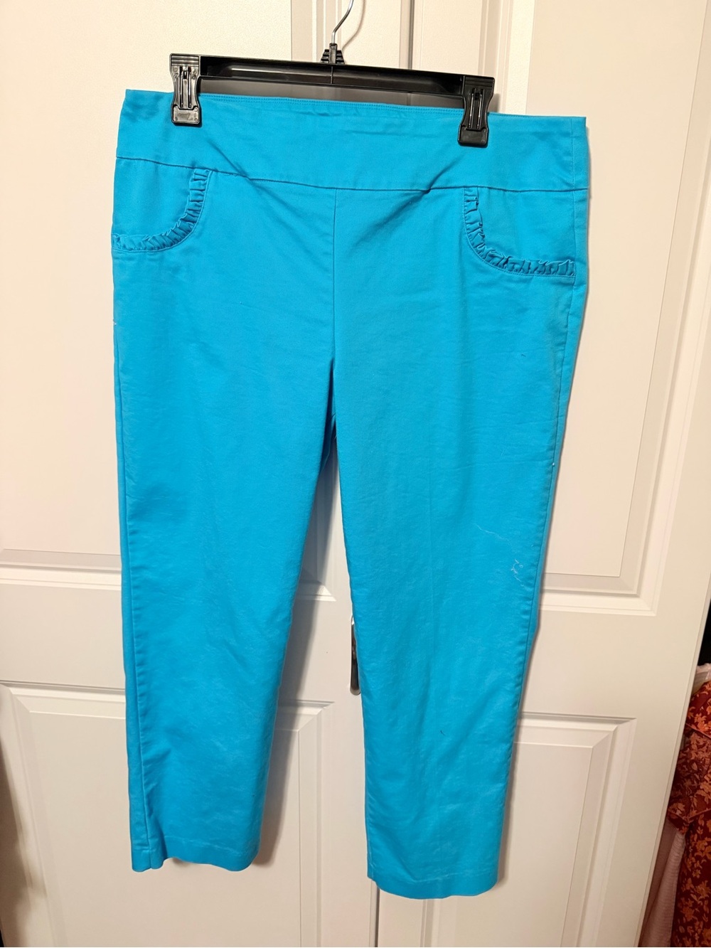 crown & ivy Turquoise Pull-On Capri Pants